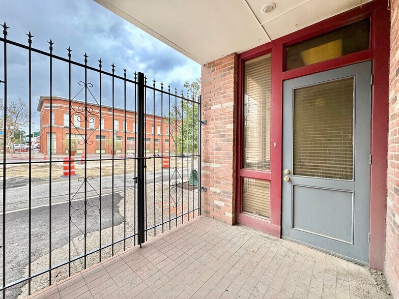 More Photos Of 717 Dolorosa St, San Antonio Office For Lease