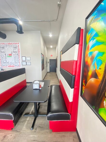 More Photos Of 1619 W College Ave, Appleton Storefront Retail Office For Lease