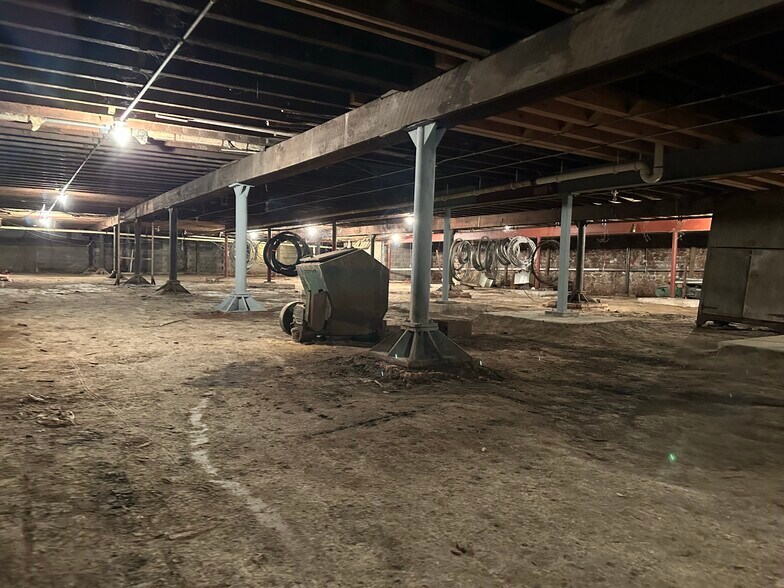 More Photos Of 122 W Main St, Elk Point Manufacturing For Lease