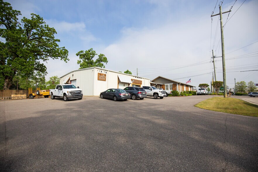 More Photos Of 1945 Patton Chapel Rd, Birmingham Office Residential For Sale