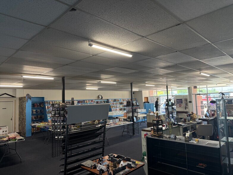 More Photos Of 1327 S Glenstone Ave, Springfield General Retail For Lease