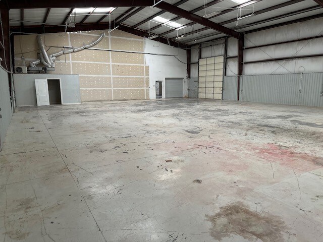 More Photos Of 6355 Boucher Dr, Edmond Showroom For Lease