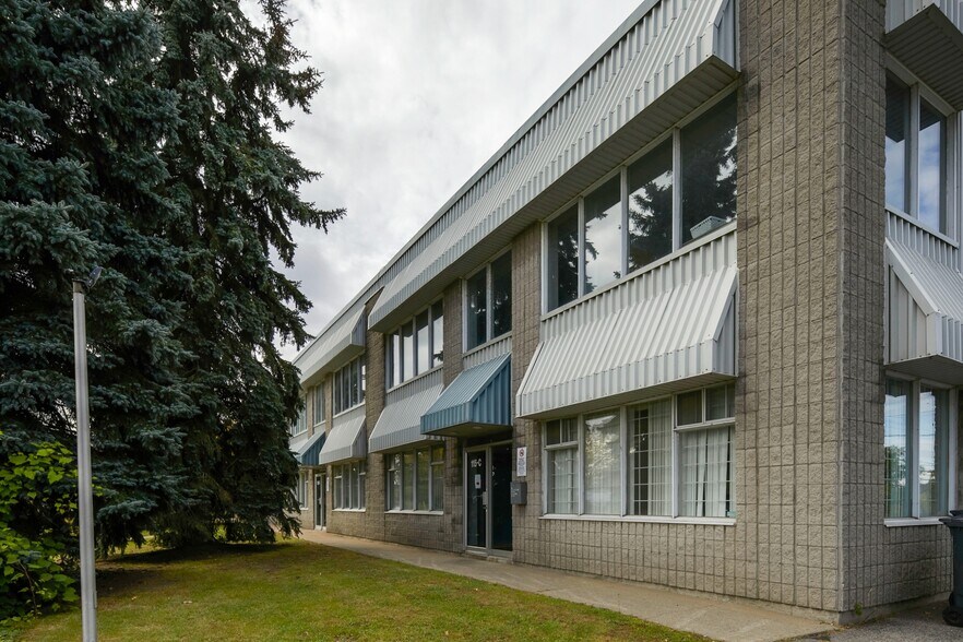 More Photos Of 115 Rue de Vaudreuil, Boucherville Flex For Lease