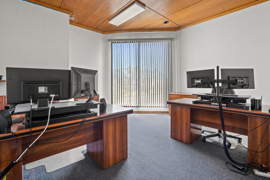 More Photos Of 2372-2382 SE Bristol St, Newport Beach Medical For Lease