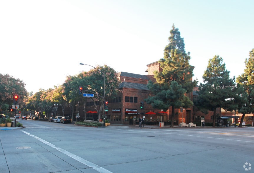 More Photos Of 150 E Olive Ave, Burbank Office For Lease
