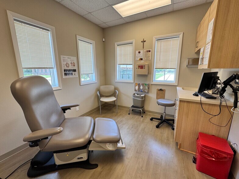 More Photos Of 3322 W Willow Knolls Rd, Peoria Office For Sale