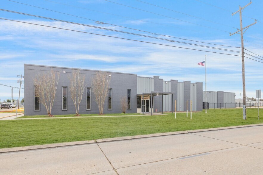 Primary Photo Of 403 W Admiral Doyle Dr, New Iberia Distribution For Lease