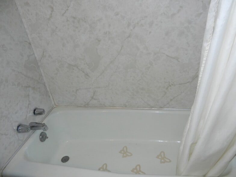 More Photos Of 14000 E Business 40 St, Mclean Hotel For Sale