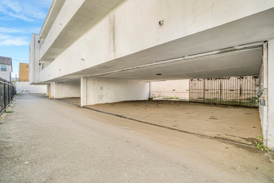 More Photos Of 1820 S La Brea Ave, Los Angeles Apartments For Sale