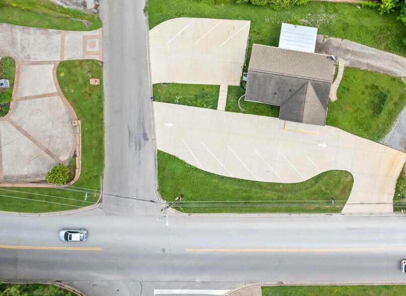 More Photos Of 1662 Golf Club Ln, Clarksville Office For Sale