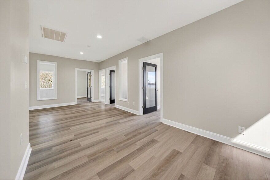 More Photos Of 1229 E Franklin St, Chapel Hill Loft Creative Space For Lease