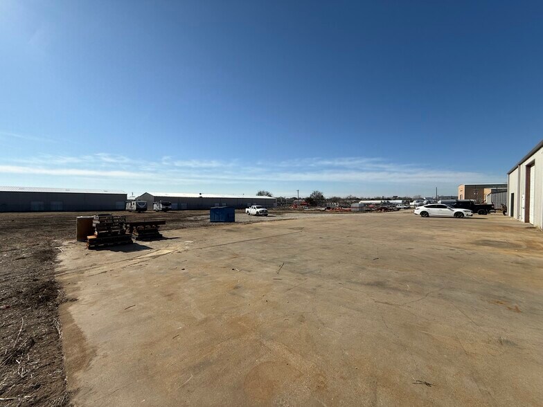 More Photos Of 4544 Maxey Rd, Alvarado Service For Lease