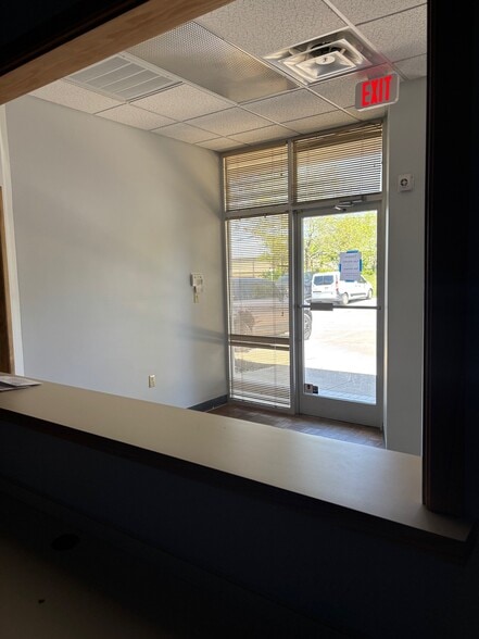 More Photos Of 10427 Cogdill Rd, Knoxville Light Distribution For Lease