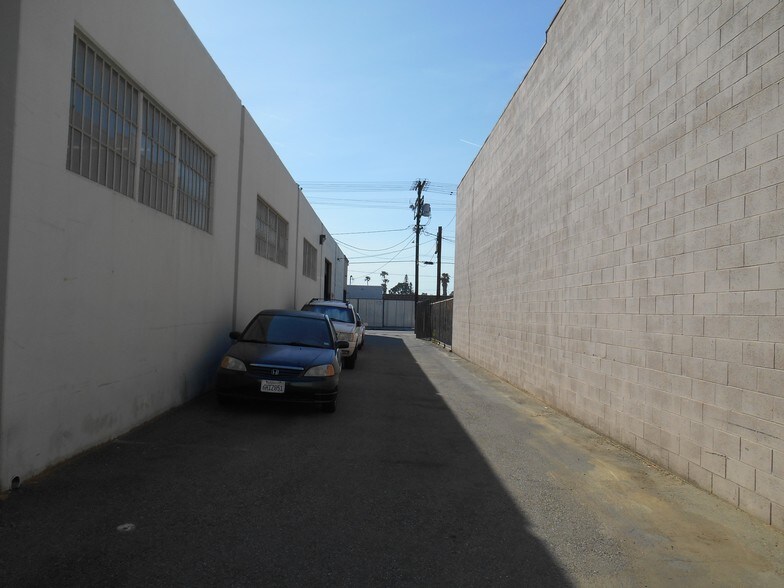 More Photos Of 7442 Varna Ave, North Hollywood Warehouse For Lease