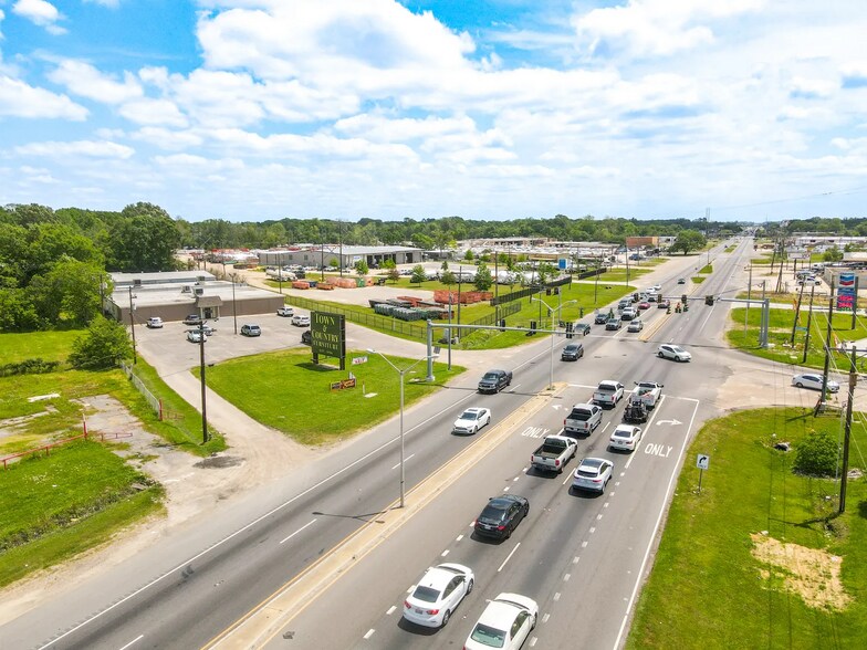 More Photos Of 6545 Airline Hwy, Baton Rouge Showroom For Lease