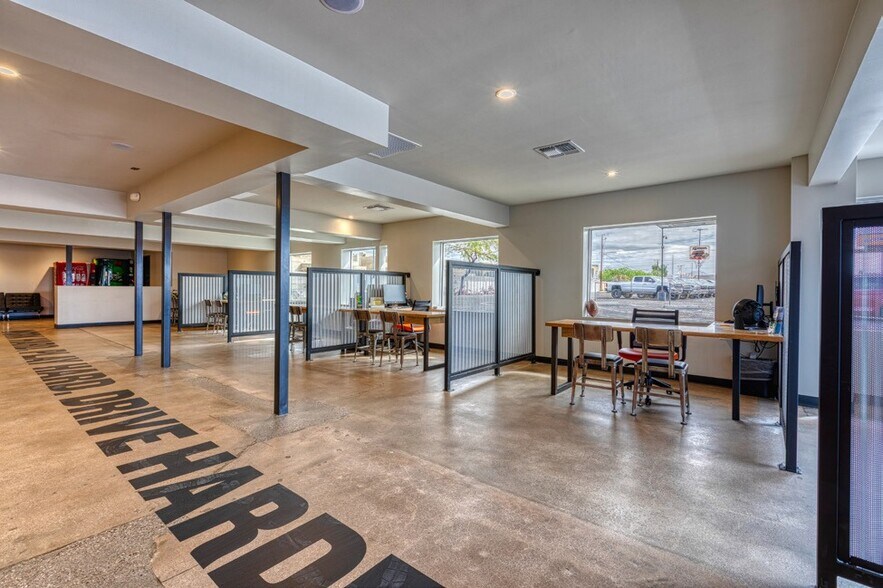 More Photos Of 3120 E Bell Rd, Phoenix Auto Dealership For Sale