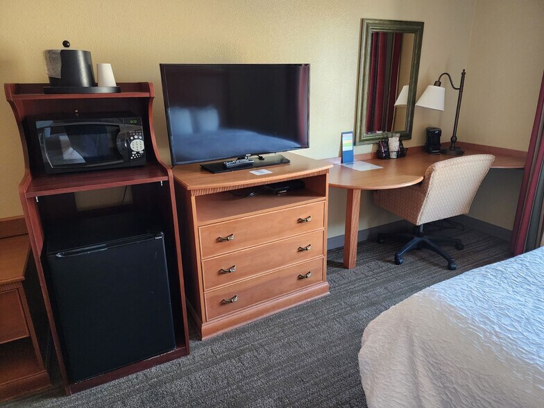 More Photos Of 102 McCormick Pky, Canon City Hotel For Sale