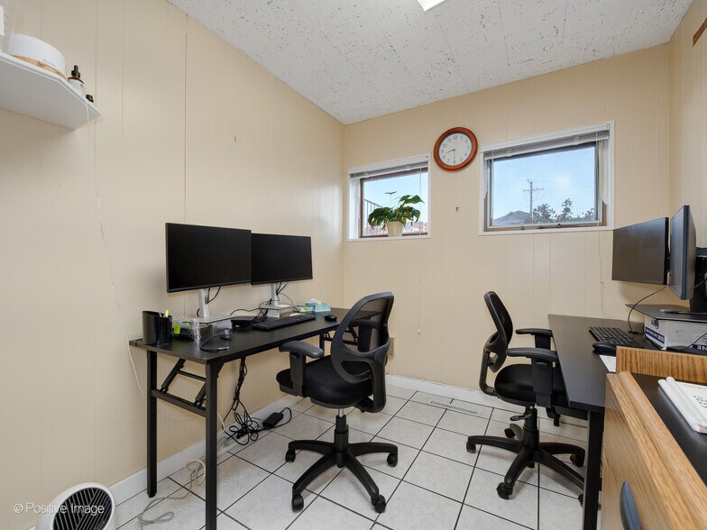 More Photos Of 9631 Gross Point Rd, Skokie Medical For Sale