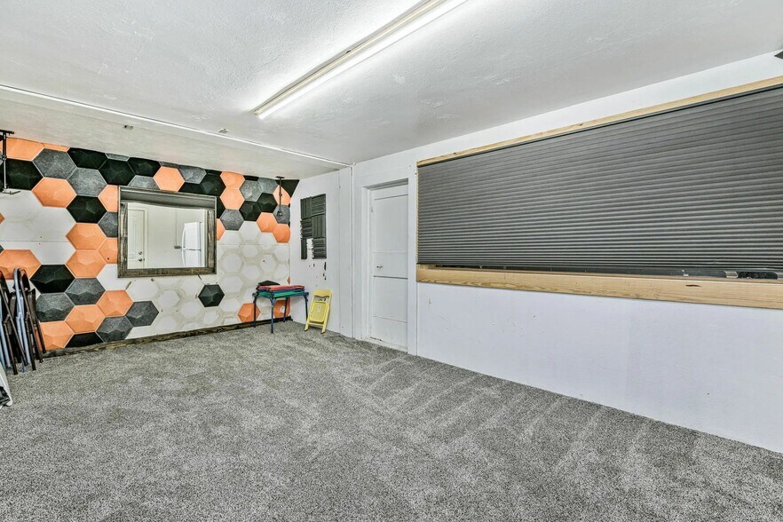 More Photos Of 701 SE 10th Ave, Amarillo Bar For Sale