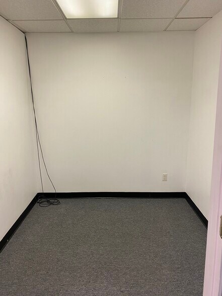 More Photos Of 516-518 S Camp Meade Rd, Linthicum Heights Medical For Lease