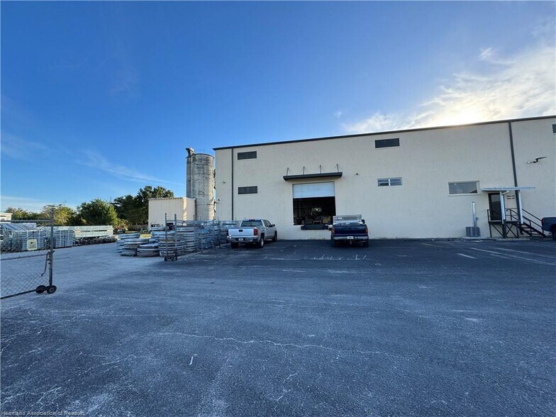 More Photos Of 110 W Interlake Blvd, Lake Placid Warehouse For Lease
