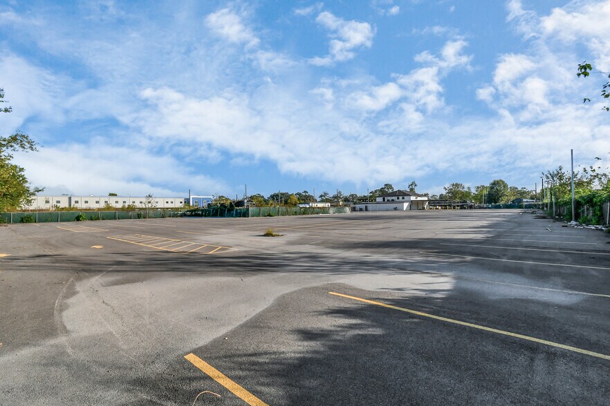 More Photos Of 421 Little York Rd, Houston Truck Stop For Lease