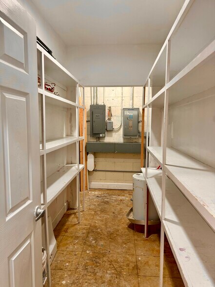 More Photos Of 463 Grant St, Dunedin Restaurant For Lease