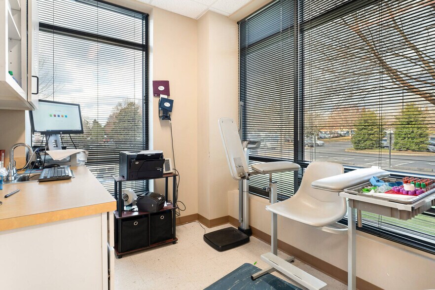 More Photos Of 600 Peter Jefferson Pky, Charlottesville Medical For Sale