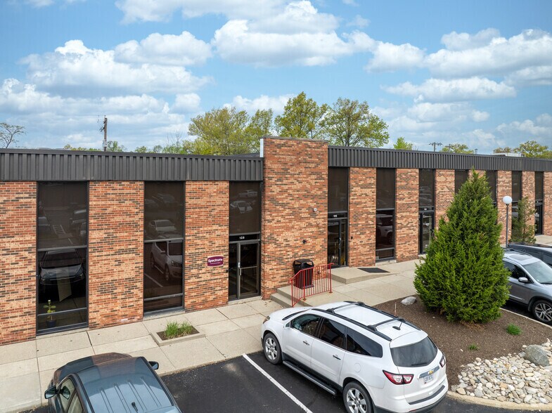 More Photos Of 11325 Reed Hartman Hwy, Blue Ash Flex For Lease