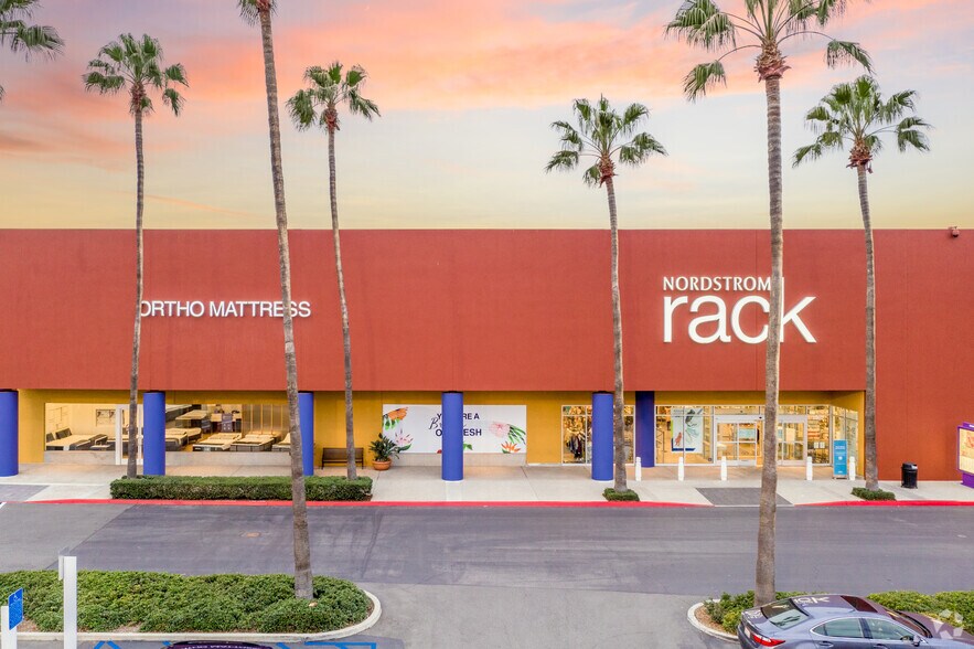 More Photos Of 2915-3011 El Camino Real, Tustin Unknown For Lease