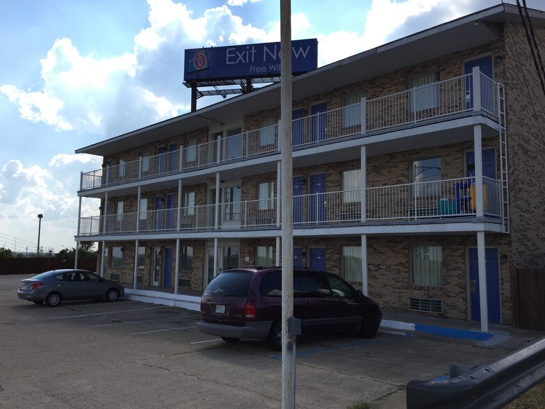 More Photos Of 2001 North Bishop Avenue, Rolla Hotel For Sale