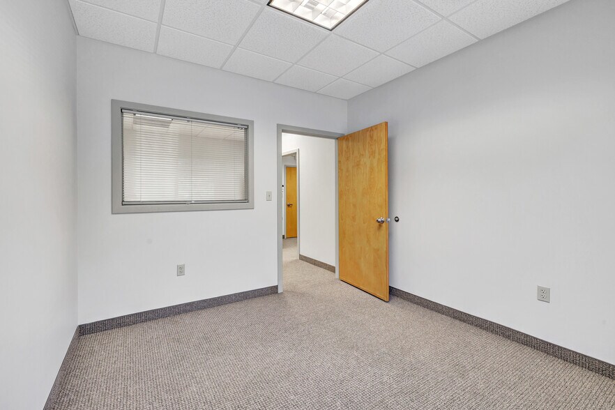 More Photos Of 1449 Old Waterbury Rd, Southbury Office For Sale