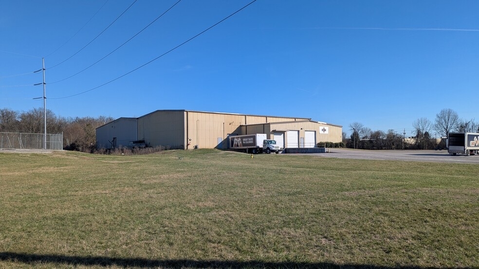 More Photos Of 121 Bennett Dr, Pulaski Warehouse For Sale