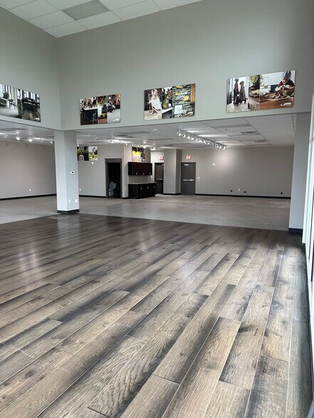 More Photos Of 1151 Oldham Pky, Lee's Summit General Retail For Lease