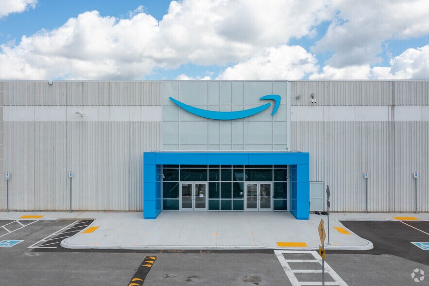 More Photos Of 13153 Coleraine Dr, Caledon Warehouse For Lease