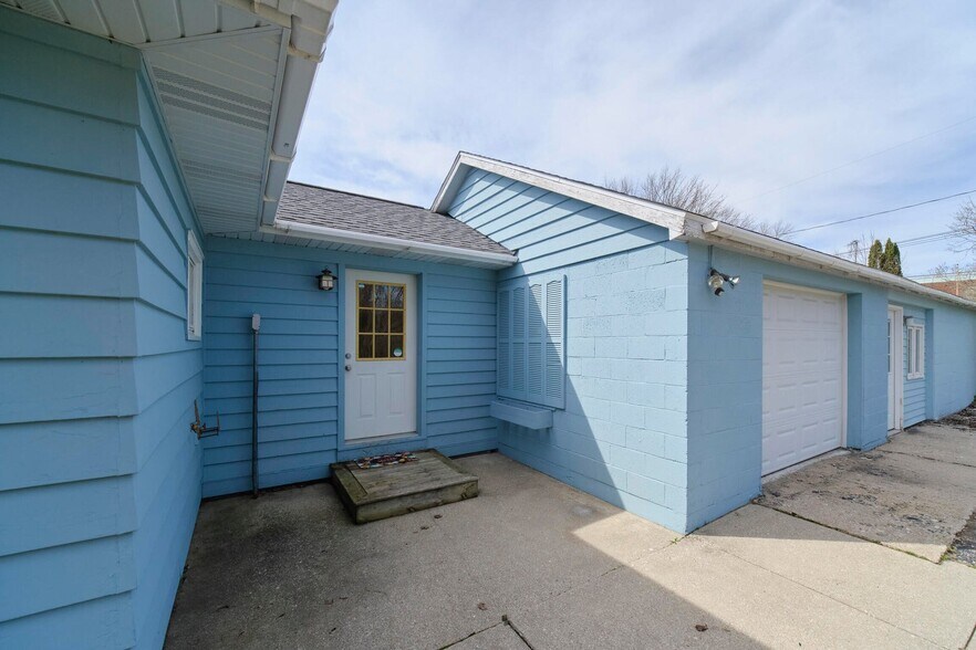 More Photos Of 4990 Main St, Onekama Freestanding For Sale