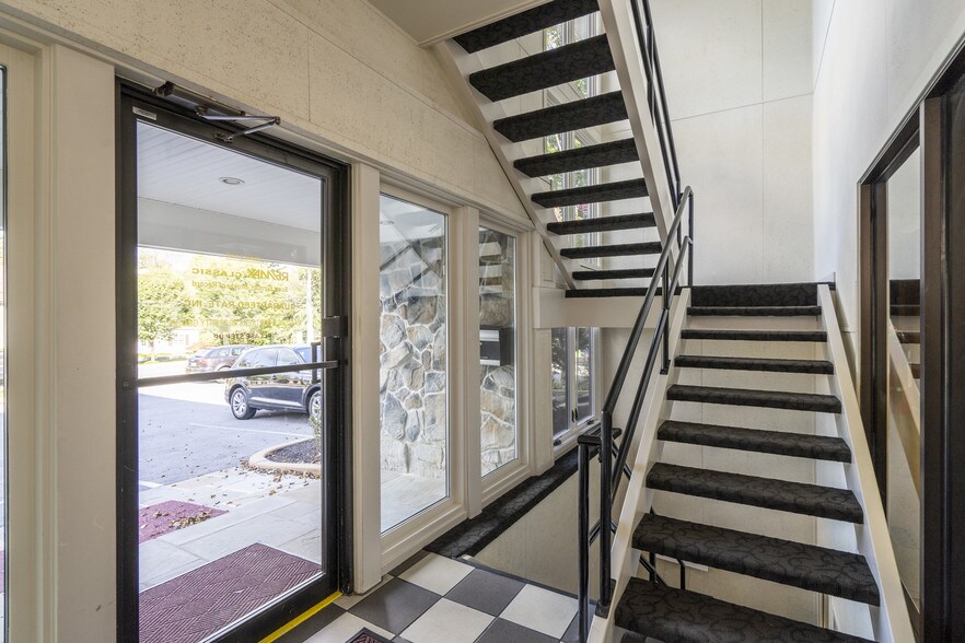 More Photos Of 528 E Lancaster Ave, Wayne Office For Lease