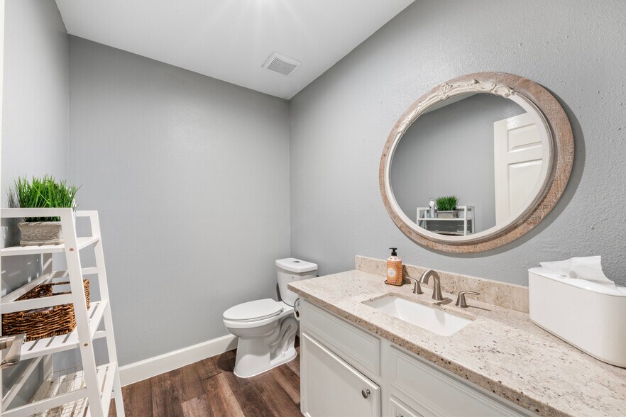 More Photos Of 20103 Aldine Westfield Rd, Humble Office For Sale