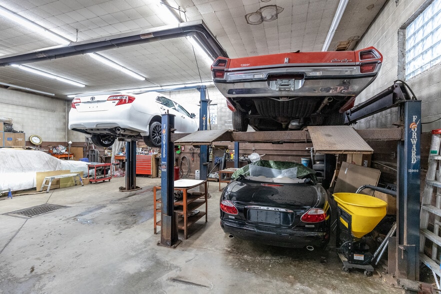 More Photos Of 252 Kenmore Ave, Buffalo Auto Repair For Sale