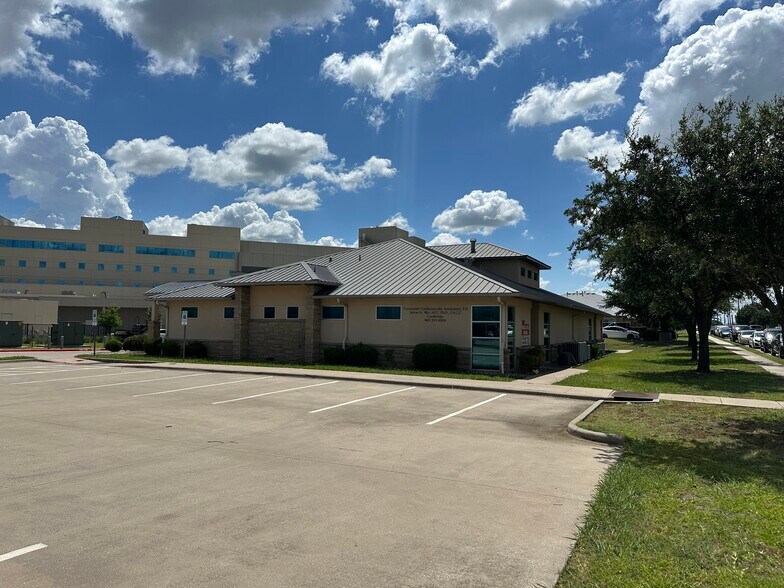 More Photos Of 2601 Scripture St, Denton Medical For Sale