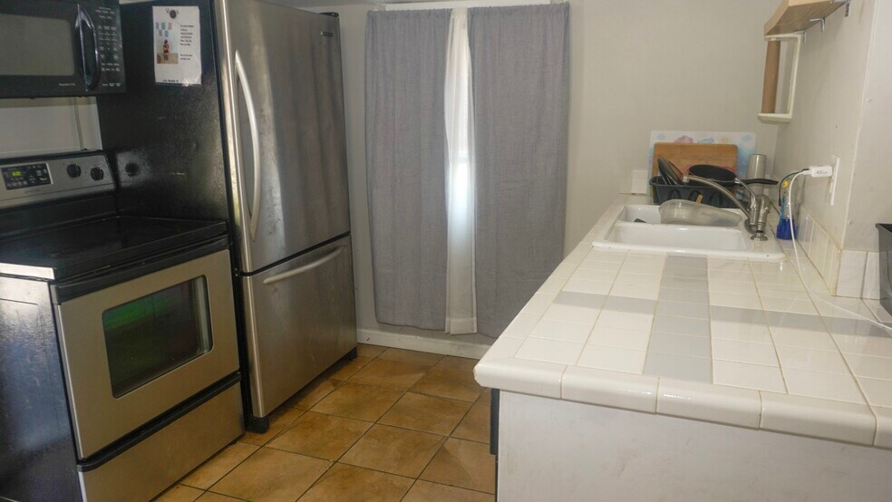 More Photos Of 927 Apple St, Winston-Salem Multifamily For Sale