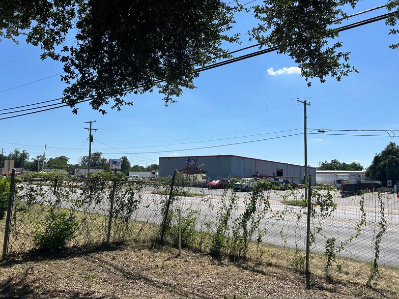 More Photos Of 200 N Beach St, Fort Worth Office For Sale