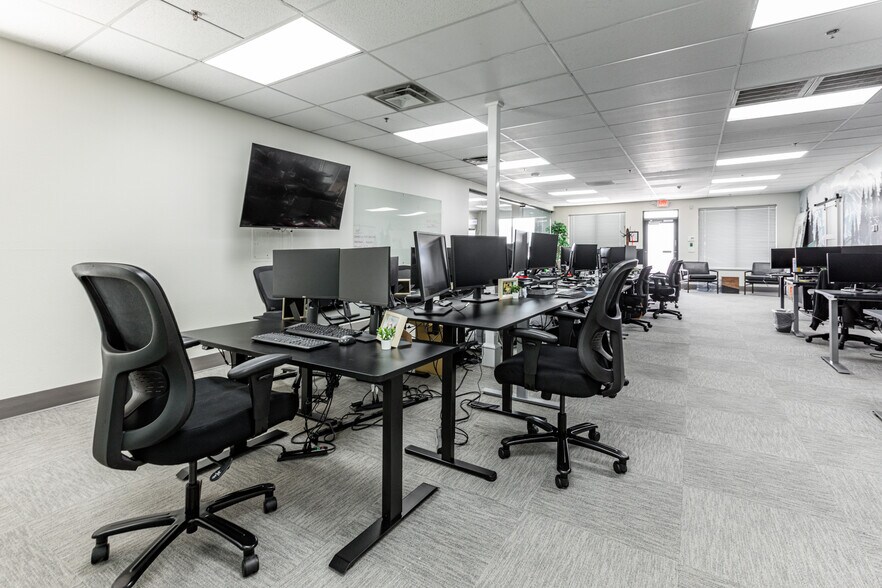 More Photos Of 6546 N Landmark Dr, Park City Office For Lease