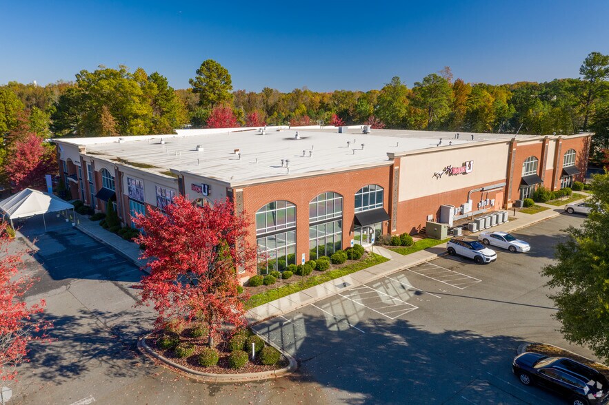 More Photos Of 10624 Metromont Pky, Charlotte Showroom For Sale