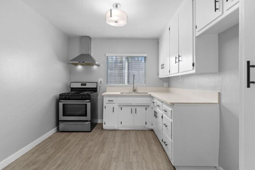 More Photos Of 925 E 19th St, Long Beach Apartments For Sale