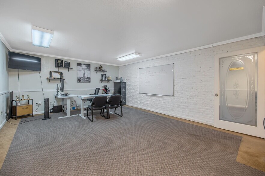 More Photos Of 143 E Tulare Ave, Tulare Storefront For Sale