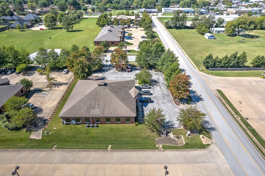 More Photos Of 1479 Executive Pl, Springdale Medical For Sale