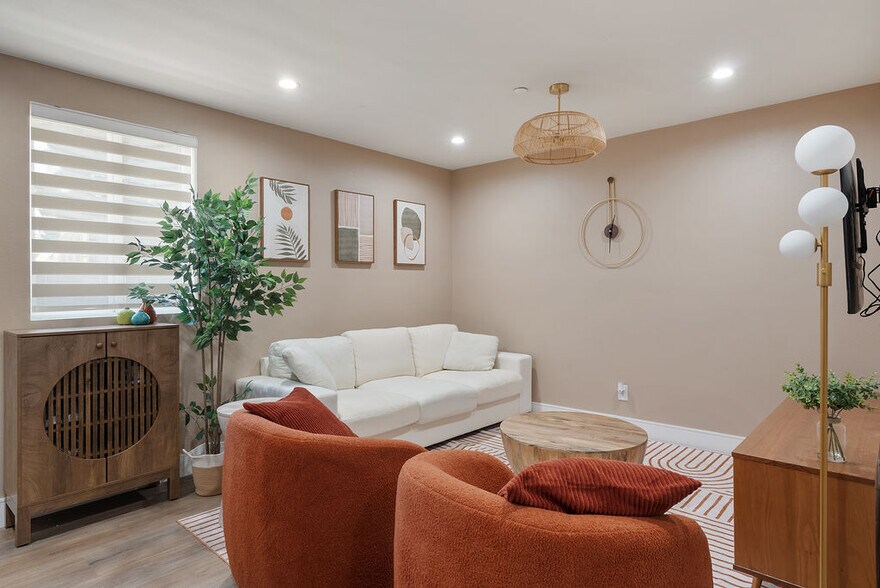 More Photos Of 1341 N Mariposa Ave, Los Angeles Apartments For Sale