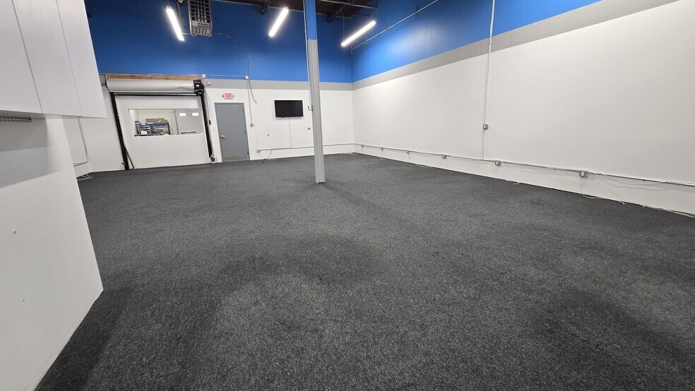 More Photos Of 2300 Marcus Ave, New Hyde Park Warehouse For Lease