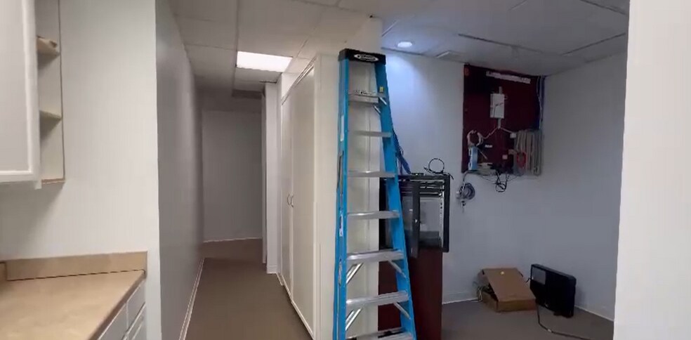 More Photos Of 11011 Jones Rd, Houston Office For Sale